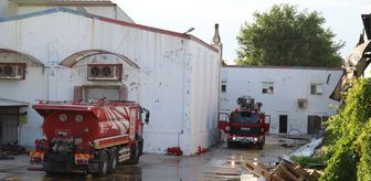 Antalya'da çıkan yangında bir iş yerinin deposunda hasar oluştu