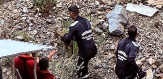 Artvin'de kayalıklarda mahsur kalan oğlak kurtarıldı