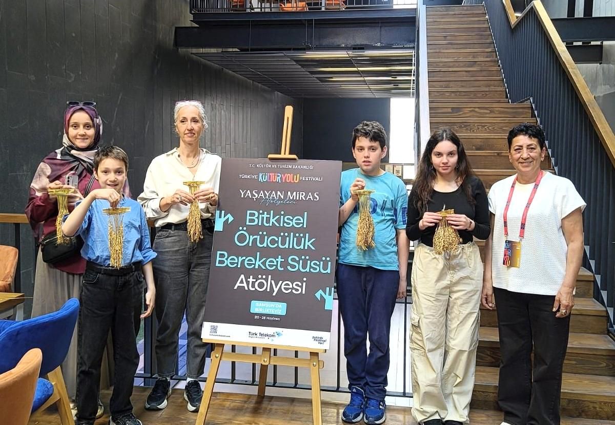 Samsun'da düzenlenen Bereket Süsü Atölyesi'nde Bafra pirinci başaklarından yapılan süsler.