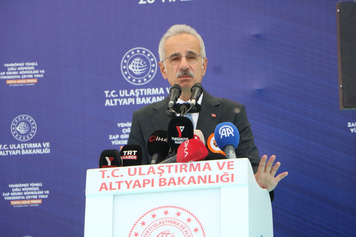 Ulaştırma ve Altyapı Bakanı Uraloğlu: Hakkari’nin dağlarında terör değil, barış ve kalkınma kol geziyor