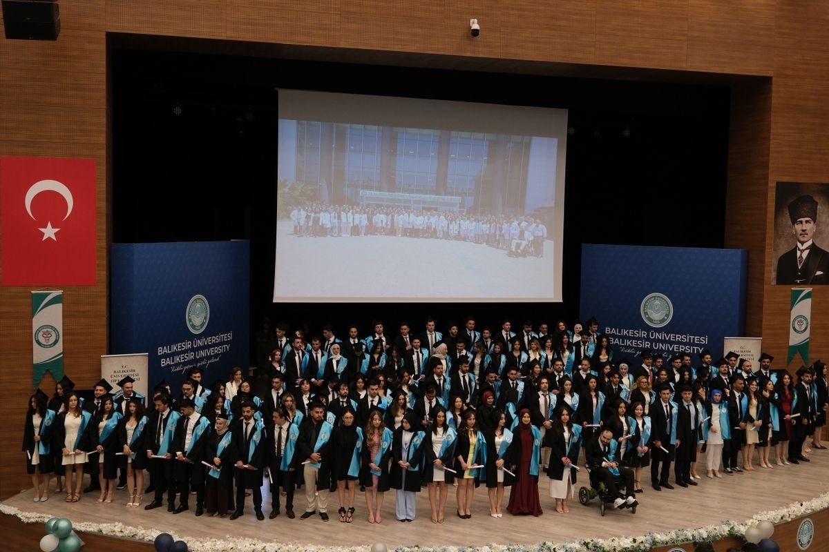 Balıkesir Tıp'ta Mezuniyet Coşkusu