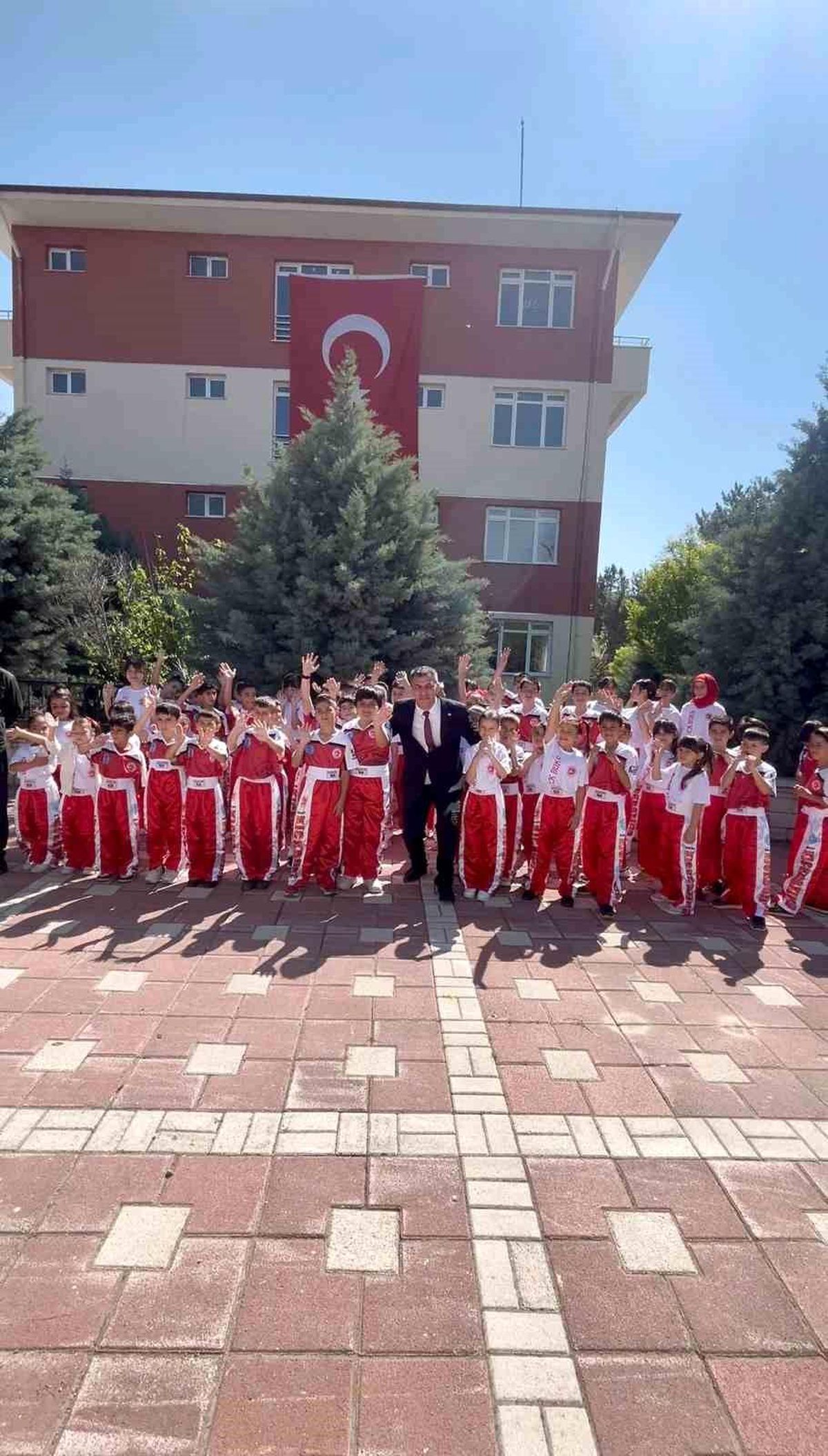 Eskişehir Beylikova'da kick boks kurslarına katılan sporcular