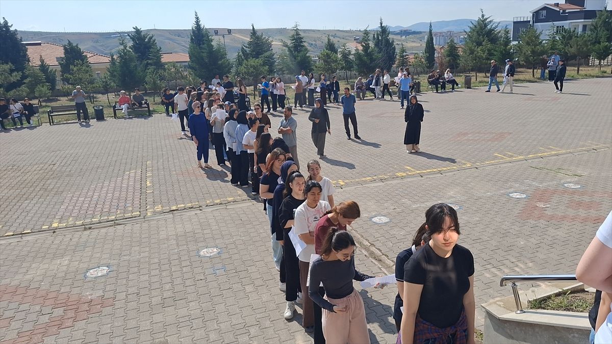 Beypazarı ilçesinde YKS düzenlendi
