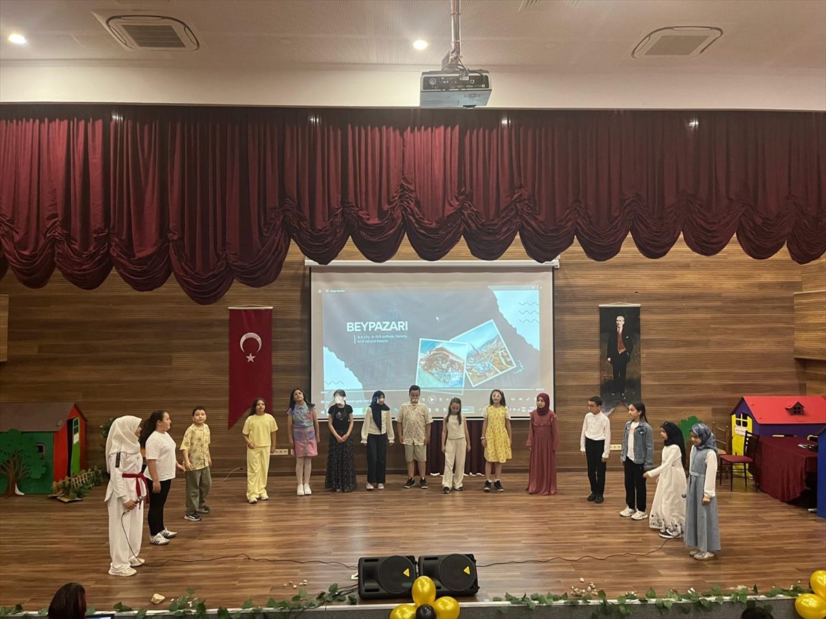 Beypazarı'nda İngilizce Drama ve Şarkı Gösterisi