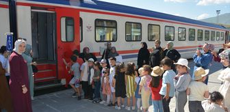 Bitlis'te 'Aile Yılı' kapsamında anneler ve çocukları tren yolculuğu deneyimi yaşadı