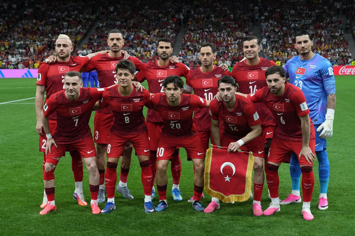 Milli futbolculara olay göndermeler: Bodrum tatili erken başladı 