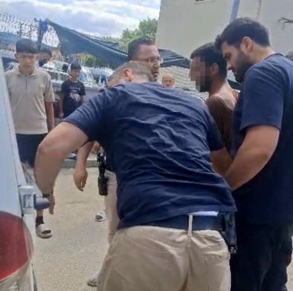 İznik'te marketten televizyon çalan şüpheli otobüs terminalinde yakalanırken