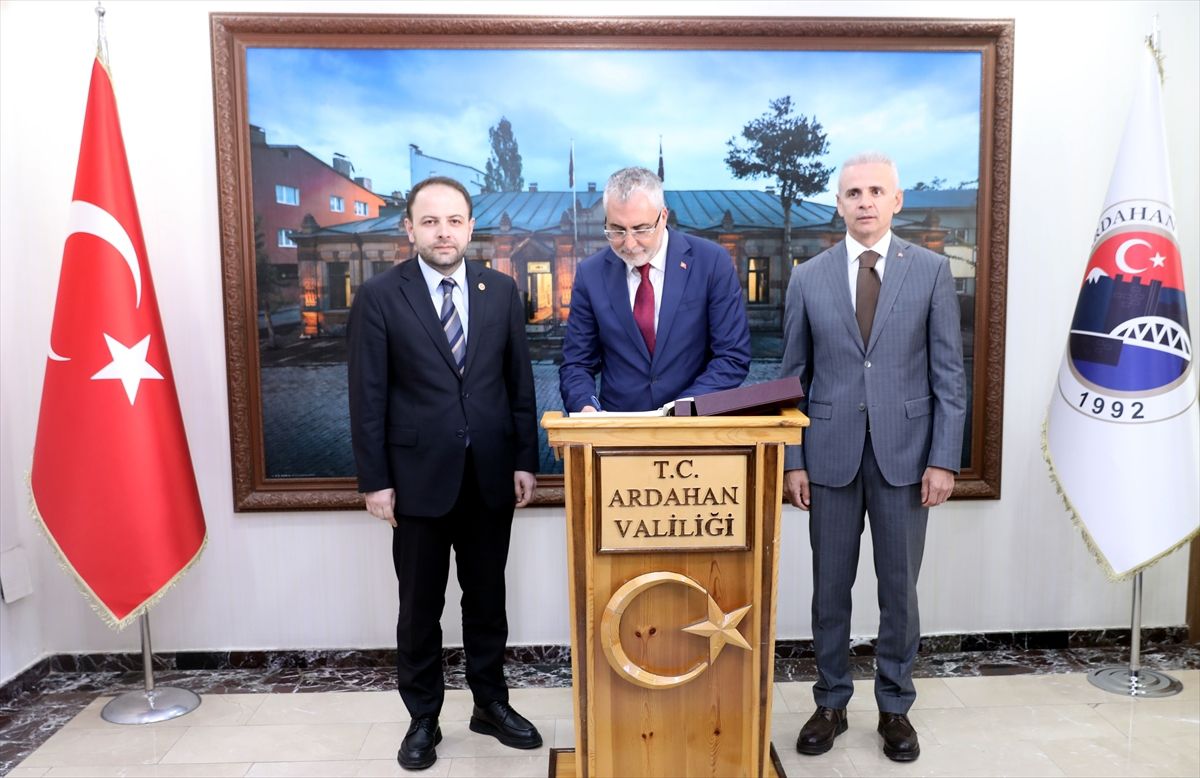 Çalışma ve Sosyal Güvenlik Bakanı Işıkhan, Ardahan'da ziyaretlerde bulundu