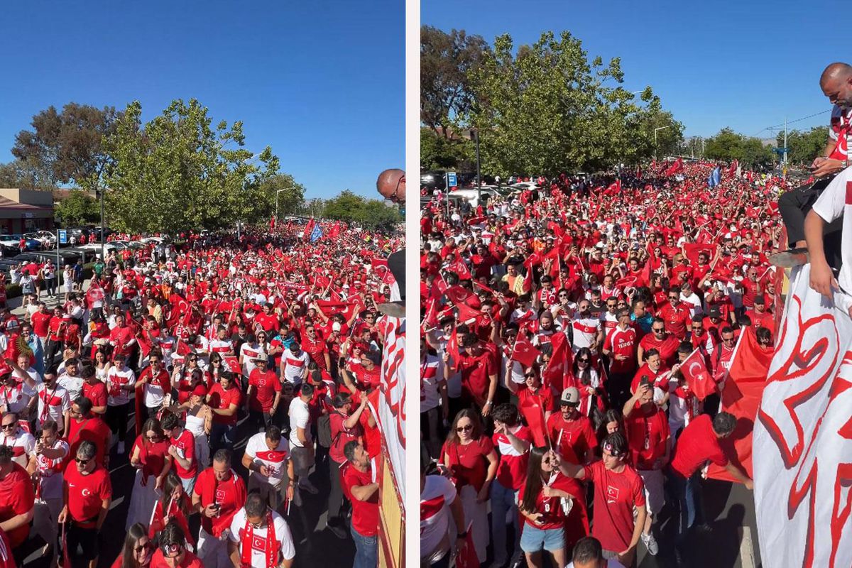 A Milli Futbol Takımı taraftarlarının San Francisco'da Dünya Kupası maçı öncesi yaptığı yürüyüşten bir görüntü.