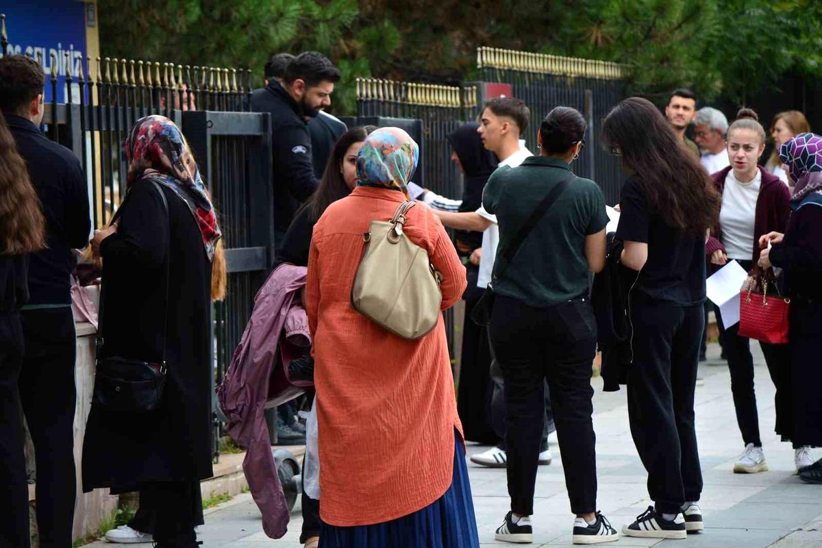 Çorum'da YKS heyecanı: 14 bin 327 öğrenci ter döküyor
