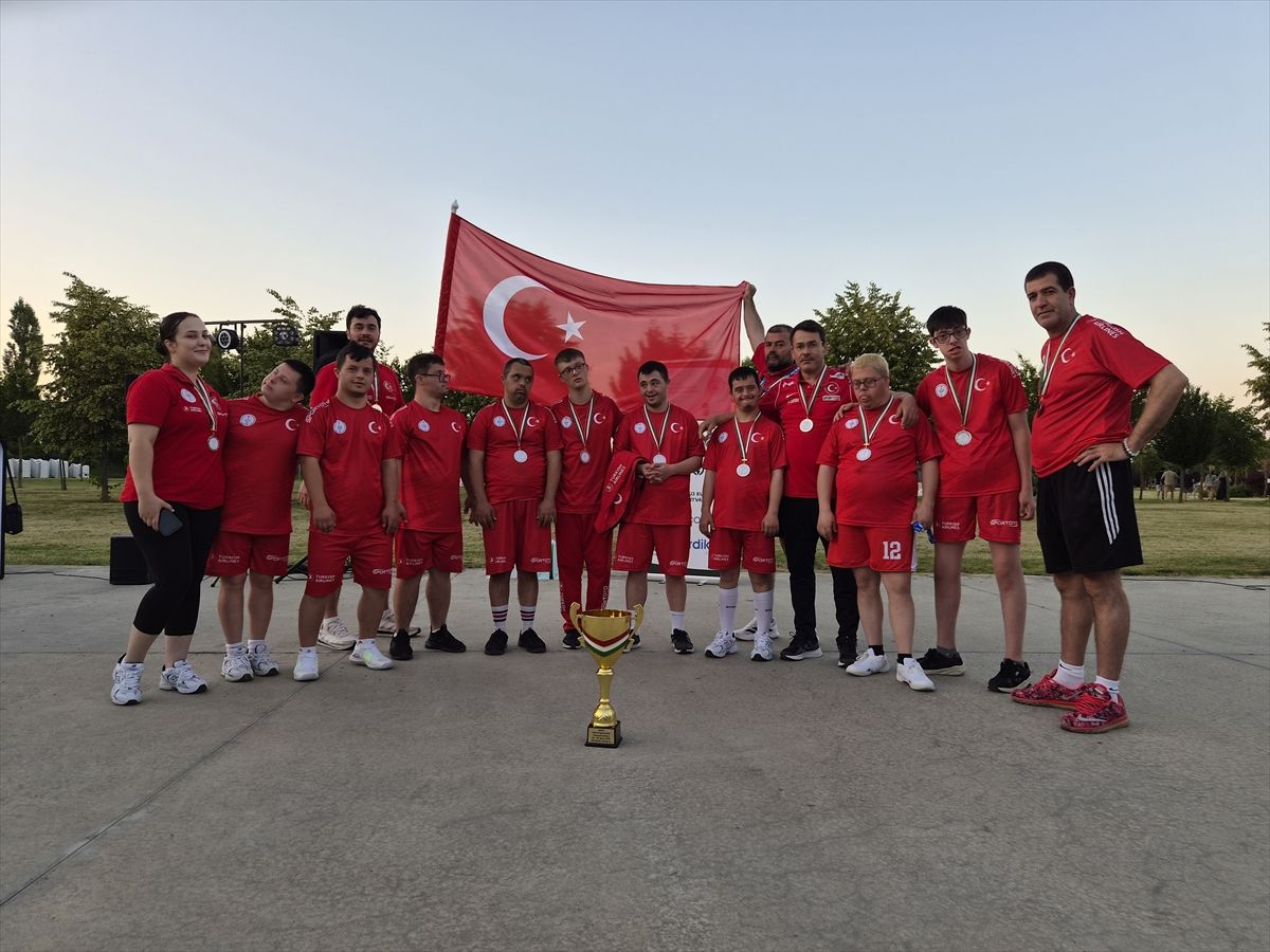 Down Sendromlu Milli Takım'dan gümüş madalya