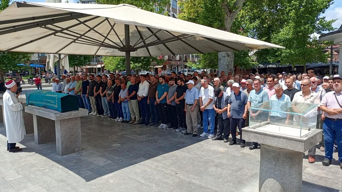 Esin Çamak'ın cenaze töreninden bir kare