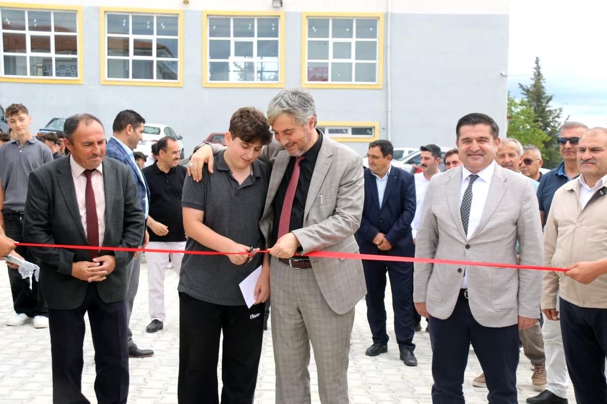 Emet'te yılsonu sergisi ve ödül töreni düzenlendi