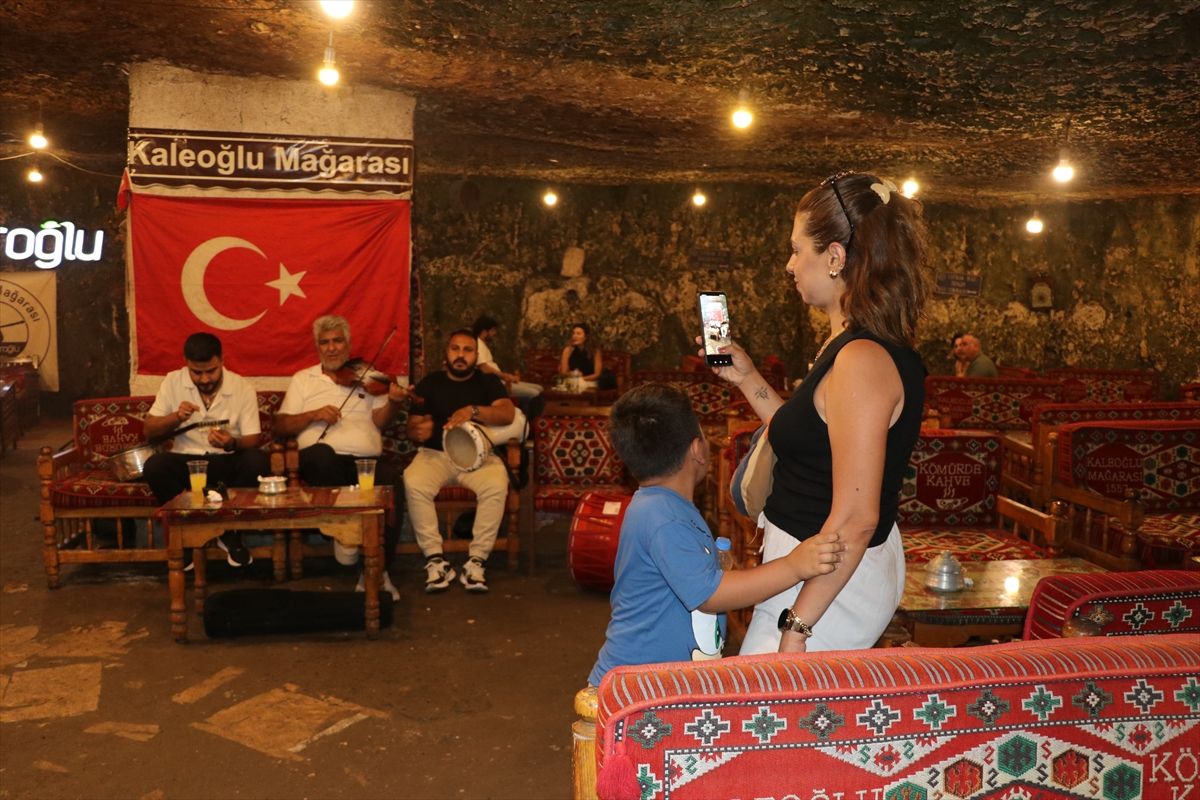 Gaziantep'te serinlemek isteyenler mağara kafeyi tercih ediyor