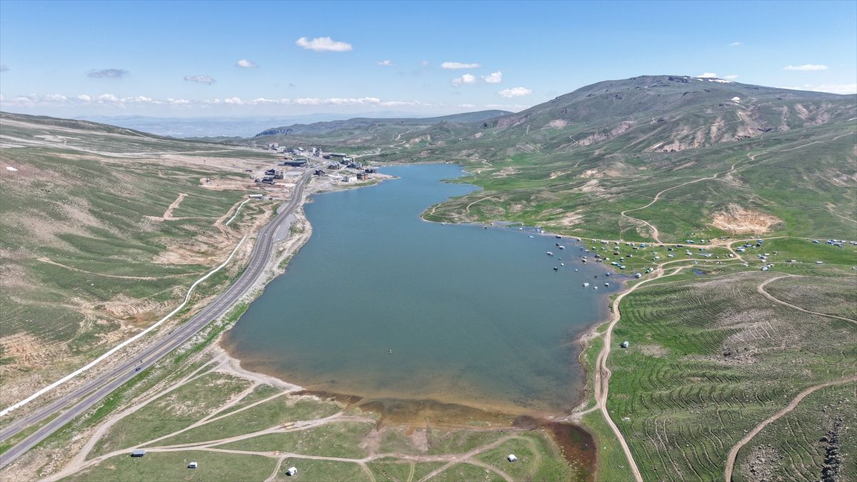 Geçen yaz kuruyan Tekir Göleti Erciyes'in kar sularıyla doldu