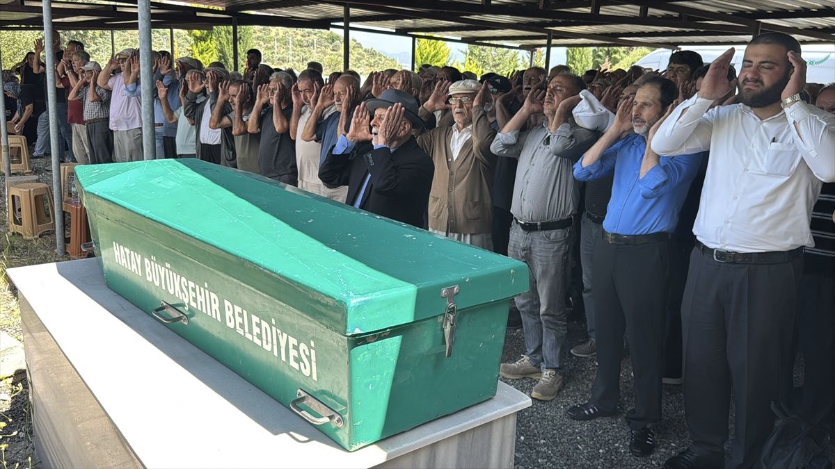 Hatay'da silahla vurularak öldürülen baba ile kızının cenazeleri toprağa verildi