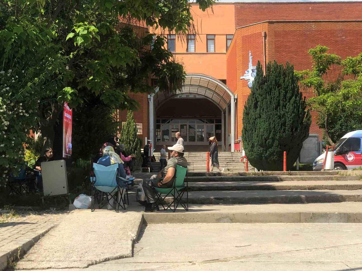 Isparta'da 21 bin 762 öğrenci üniversite hayali için sınavda ter döktü