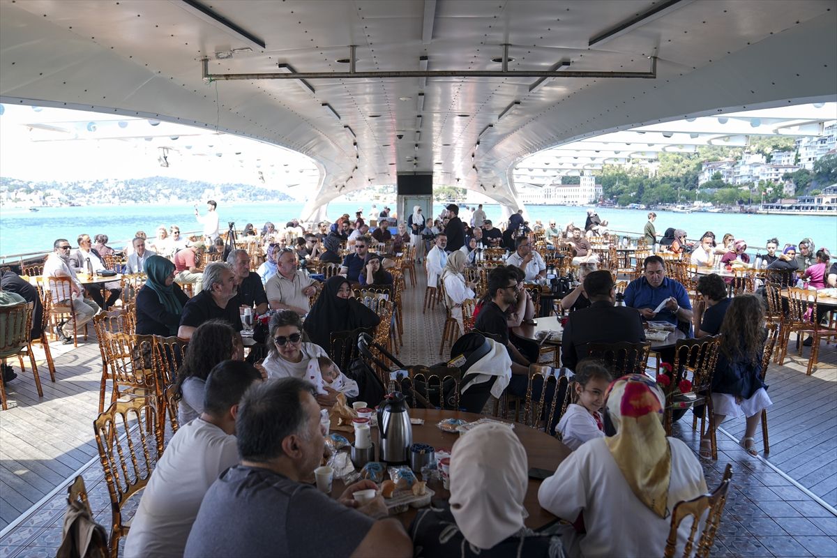 15 Temmuz Derneği'nden Babalar Günü'nde şehit aileleri ve gazilere Boğaz turu