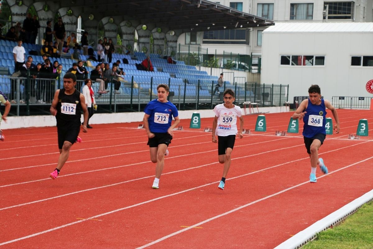 Kütahya'da 14 Yaş Altı Atletizm Şampiyonası başladı