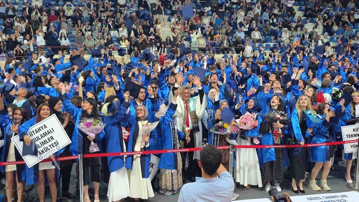 Kütahya Dumlupınar Üniversitesi mezuniyet töreni