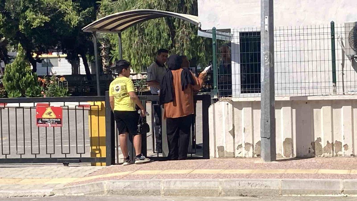 Mersin'de YKS heyecanı: Sınava saniyelerle yetiştiler