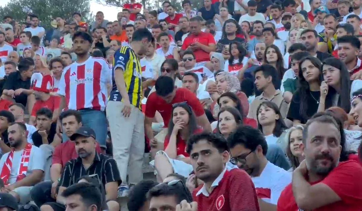 Milli heyecanı 2 bin 500 yıllık antik tiyatroda yaşadılar
