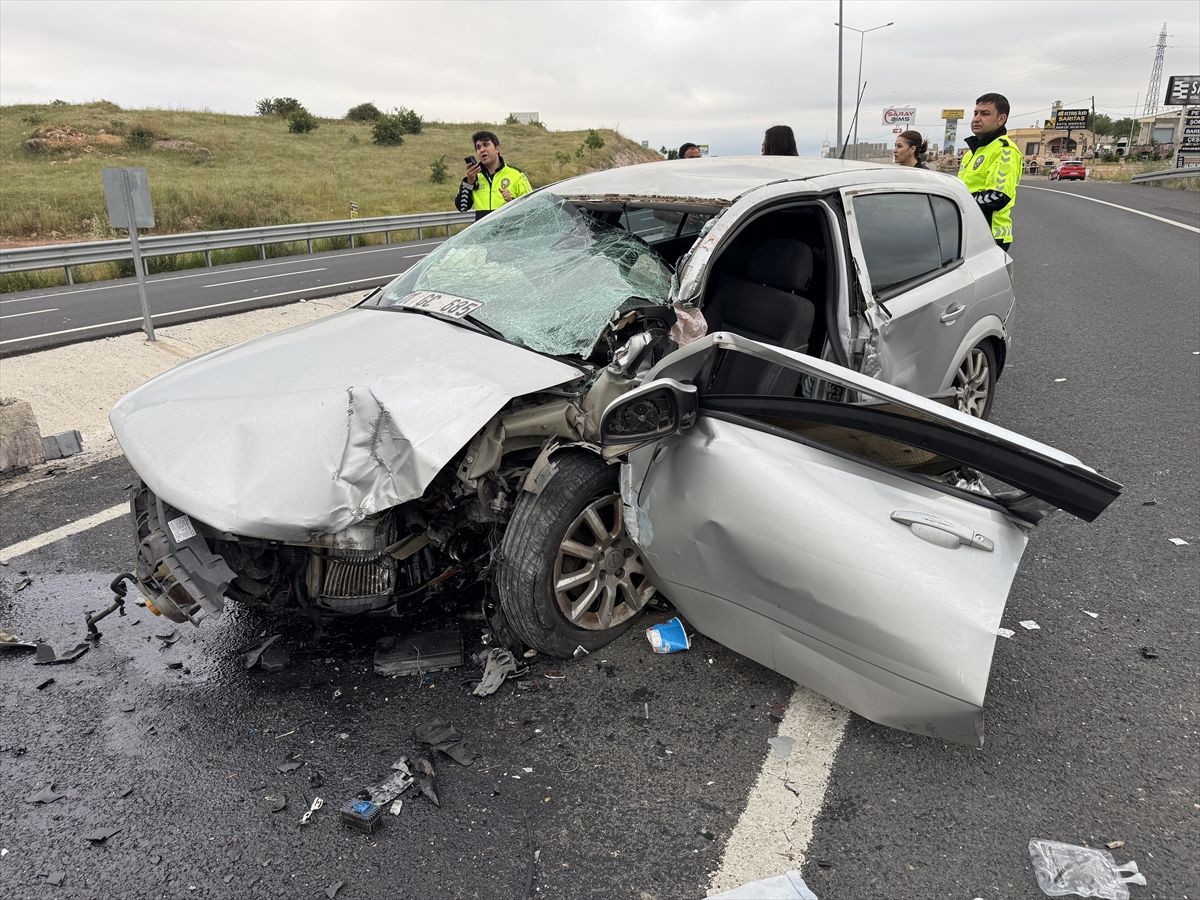 Nevşehir-Avanos kara yolunda meydana gelen trafik kazası sonrası olay yeri