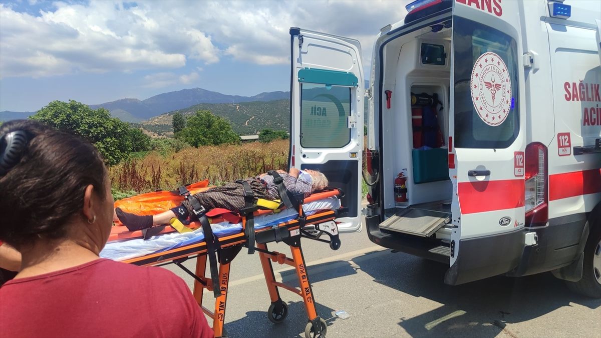 Ödemiş'teki trafik kazalarında 3 kişi yaralandı