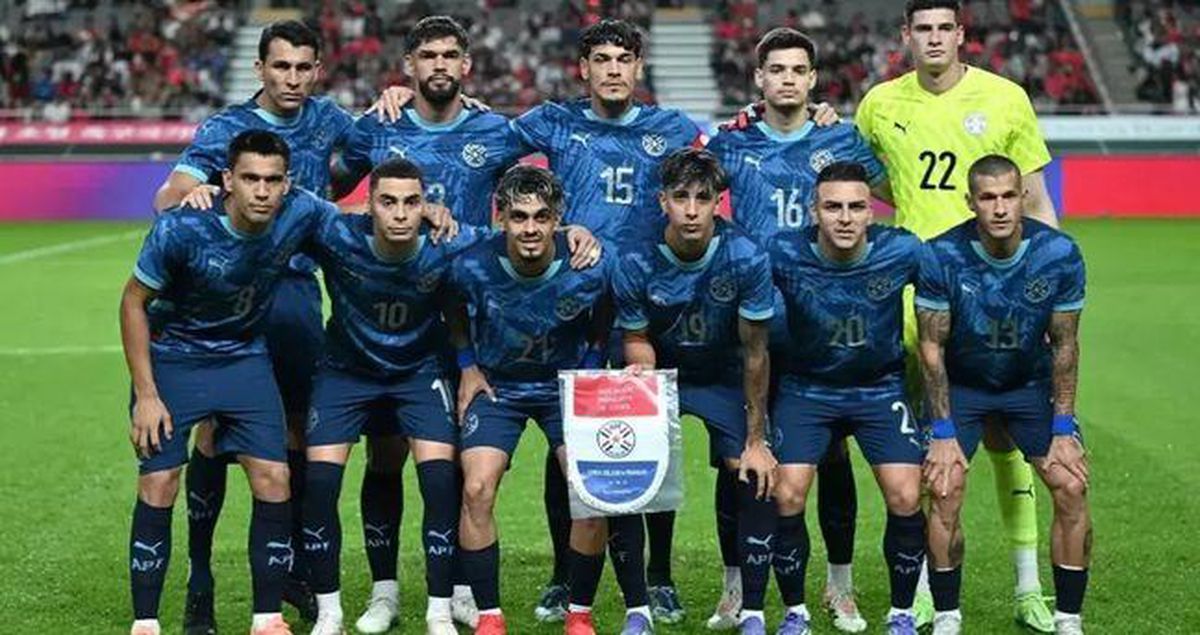 Paraguay Milli Futbol Takımı oyuncuları sahada.