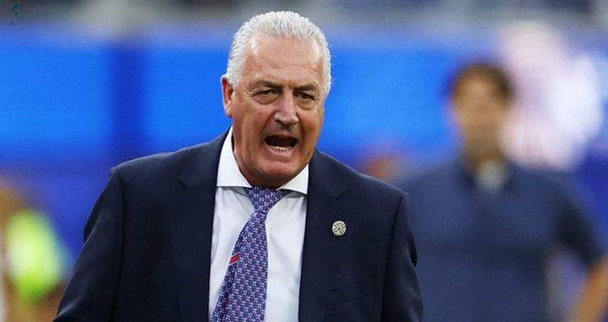 Gustavo Alfaro, Paraguay Milli Futbol Takımı teknik direktörü olarak görülüyor.
