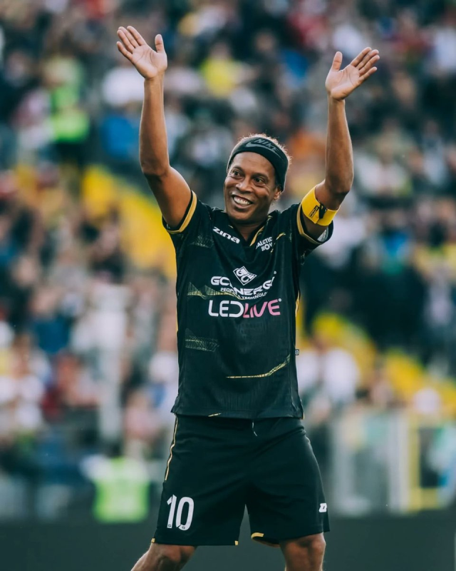 ronaldinho futbola geri donuyo 19970619 5505 1 m