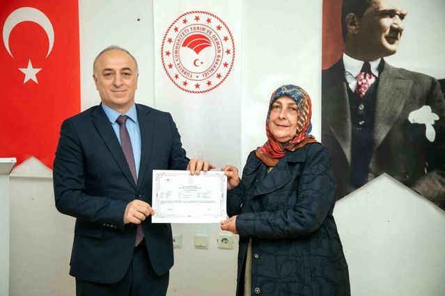 Safran yetiştiriciliği eğitimi alan üreticilere sertifika töreni düzenlendi