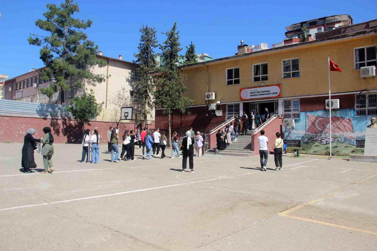 Şanlıurfa'da öğrencilerin YKS heyecanı