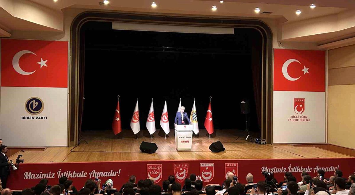 TBMM Başkanı Numan Kurtulmuş bir konuşma yaparken