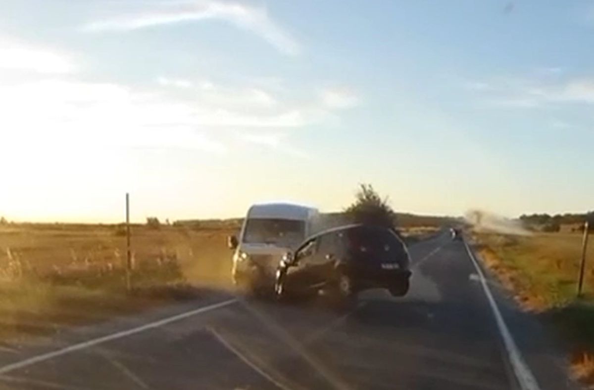 Tekirdağ'da minibüs ile otomobilin çarpıştığı kaza yeri.