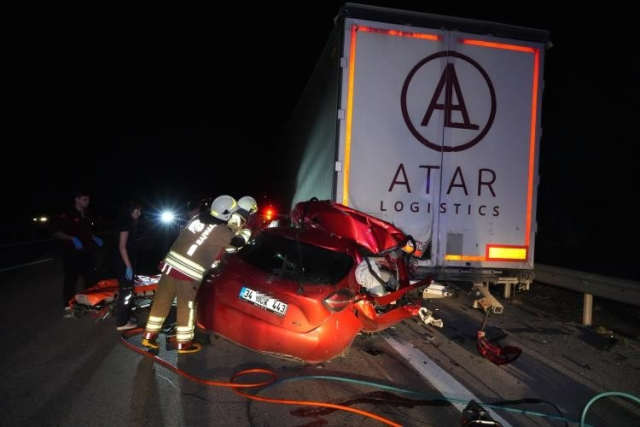 tira arkadan carpan otomobil k 19969088 1275 1 m