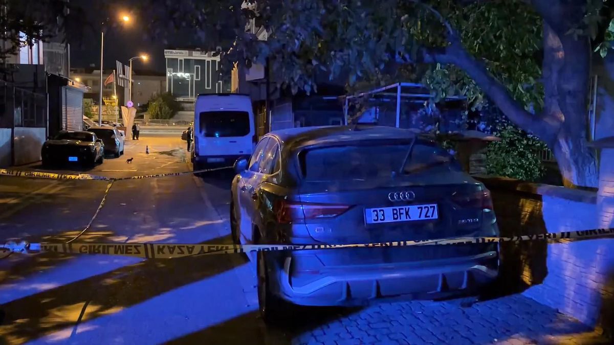 Ümraniye'de Park Halindeki Otomobilde Silah ve Kan İzi Bulundu