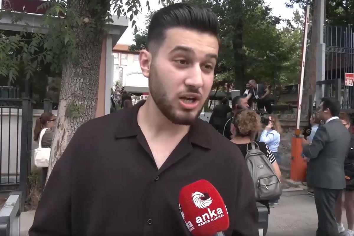 YKS sınavına giren öğrencilerin çıkışta değerlendirme yapması
