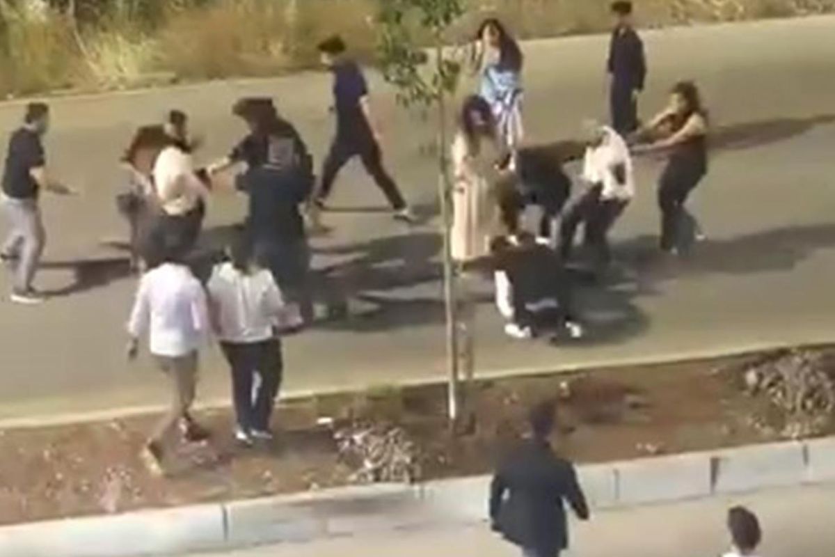 Düğün konvoyunda tekmeli, yumruklu kavga