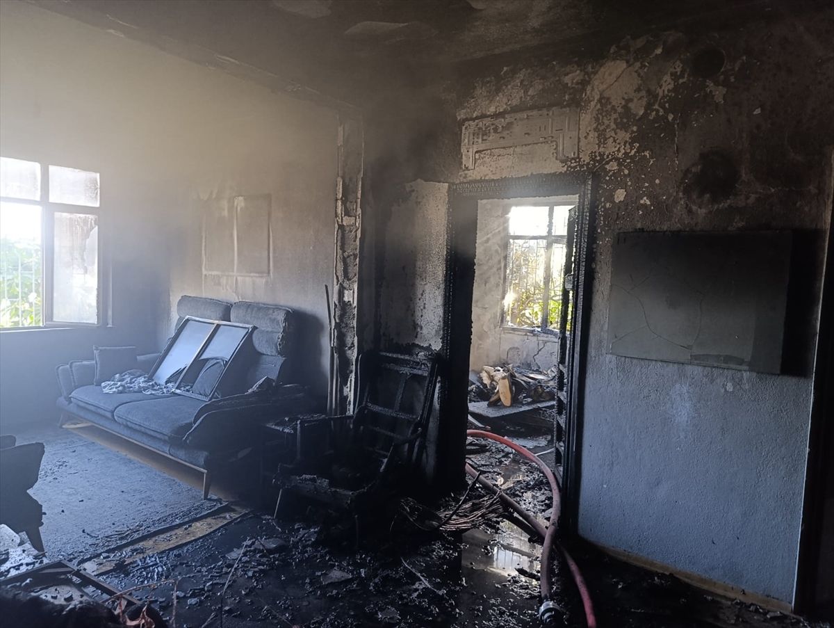 Alanya'da apartman dairesinde çıkan yangın hasara neden oldu