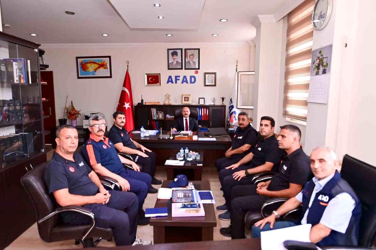 Aydın Valisi Dr. Osman Varol'un başkanlığında afet hazırlıkları konulu toplantıdan genel görünüm.
