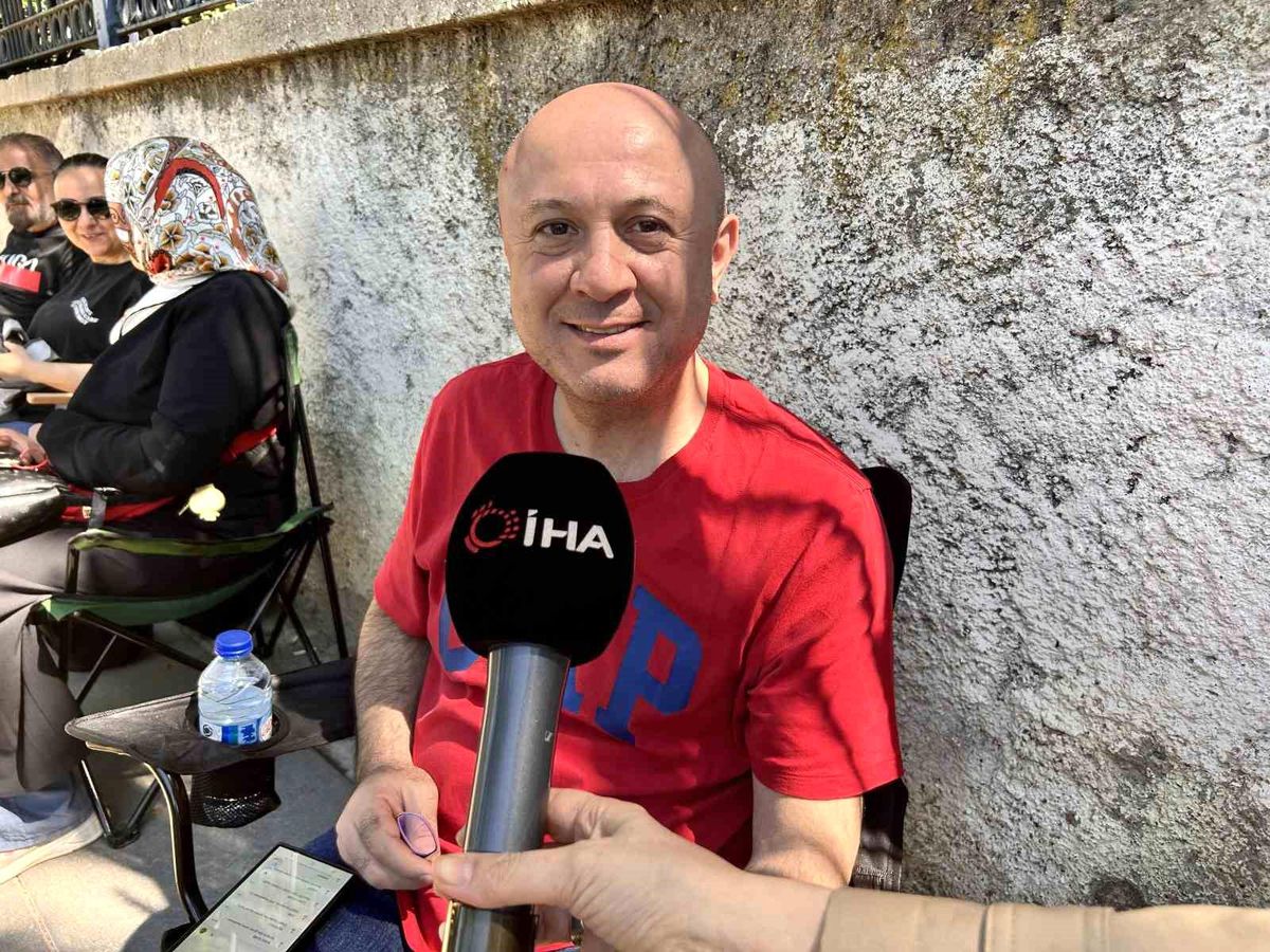 AYT sınavında ailelerin heyecanlı bekleyişi sürüyor
