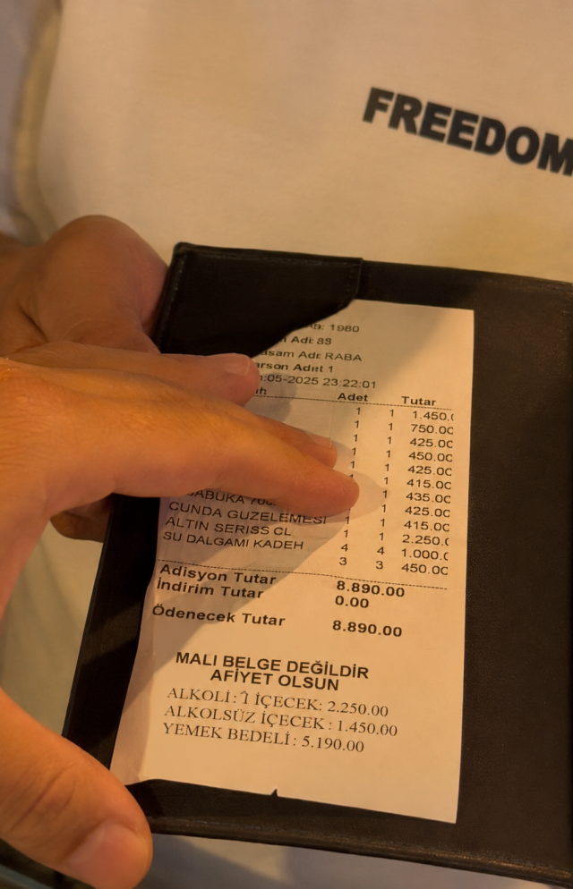 ayvalikta bir restoranda yemek 19974203 7381 1 m