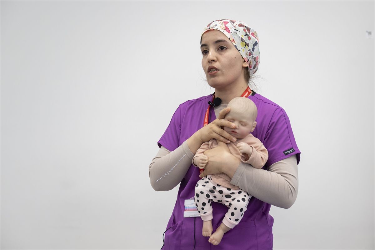 Baba adayları, Babalar Günü'nde doğum ve bebek bakımı eğitimi aldı