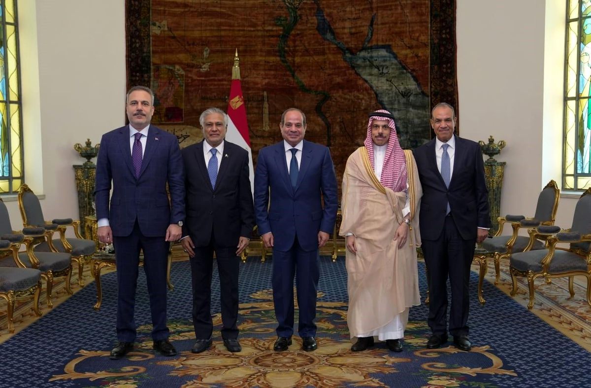 Dışişleri Bakanı Hakan Fidan, Mısır Cumhurbaşkanı Abdülfettah es-Sisi ile Kahire'de bir görüşme gerçekleştiriyor.