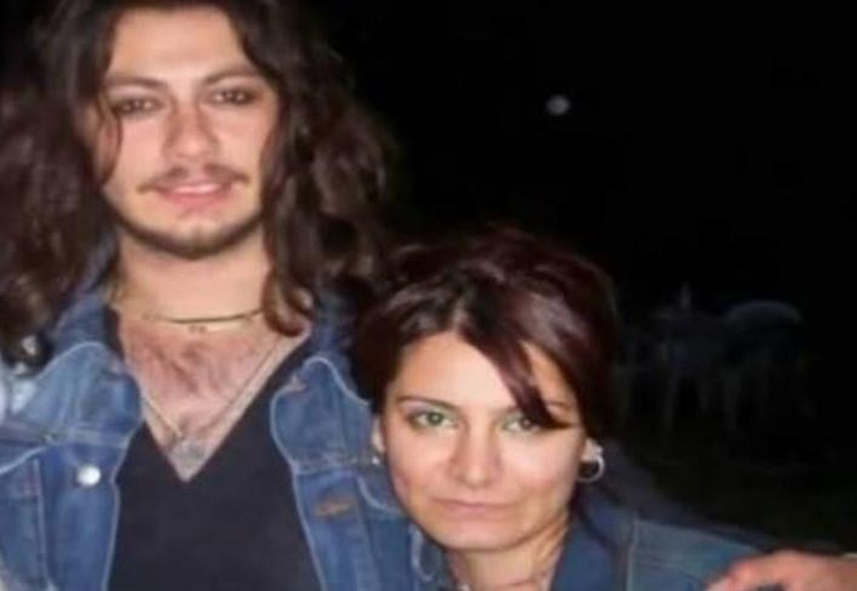Barış Akarsu ve sevgilisi Zeynep Koçak'ın birlikte çekilmiş bir fotoğrafı.