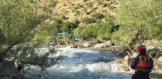 Bingöl'de çayda akıntıya kapılan kişiyi arama çalışmaları sürüyor