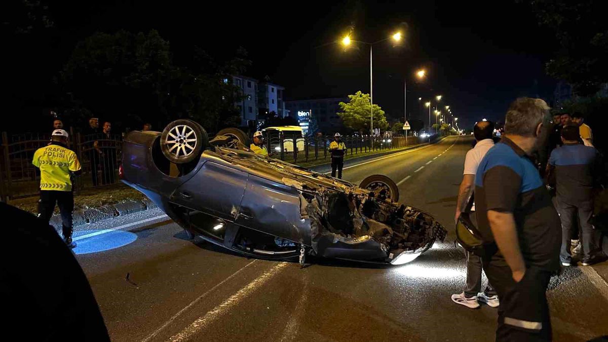 Bolu'da refüje çarparak takla atan otomobil