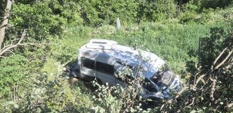 Burdur'da tarlaya devrilen minibüsteki 8 kişi yaralandı
