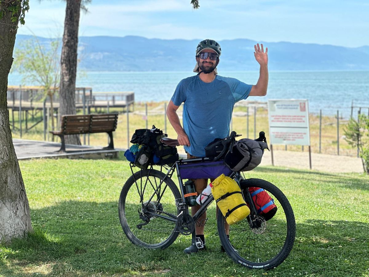 Yeni Zelandalı kayakçı, kaza sonrası bisikletle Orta Asya yolculuğuna çıktı